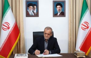 پزشکیان: فرهنگ نماز می‌تواند جامعه را در برابر دشواری‌ها استوارتر کند