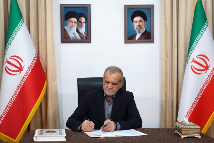 پزشکیان: فرهنگ نماز میتواند جامعه را در برابر دشواریها استوارتر کند پزشکیان: فرهنگ نماز میتواند جامعه را در برابر دشواریها استوارتر کند