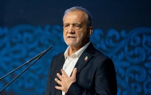 پزشکیان: رای قاطع نمایندگان مجلس به وزیر دفاع پیام گیرایی به دنیا بود